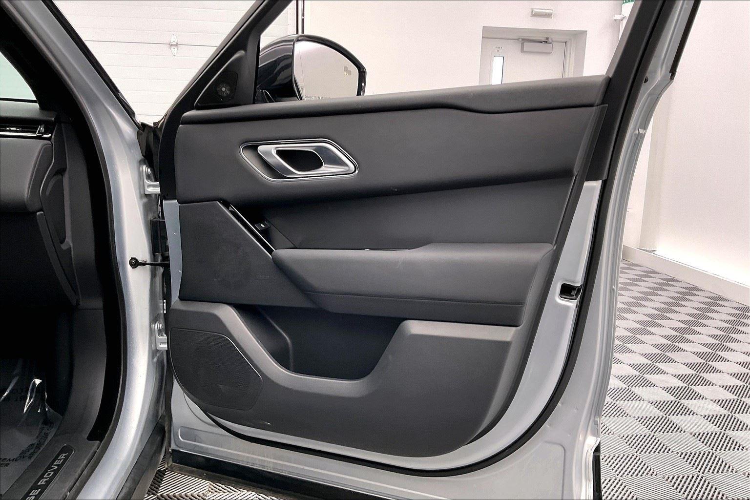 2025 Land Rover Range Rover Velar SE photo 21