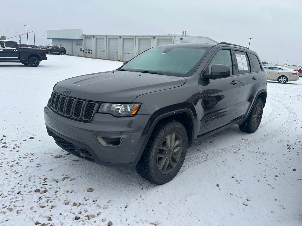 Used 2016 Jeep Grand Cherokee Laredo with VIN 1C4RJFAGXGC489003 for sale in Hillsboro, KS
