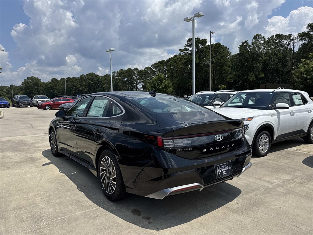2025 Hyundai Sonata Hybrid Limited photo 3