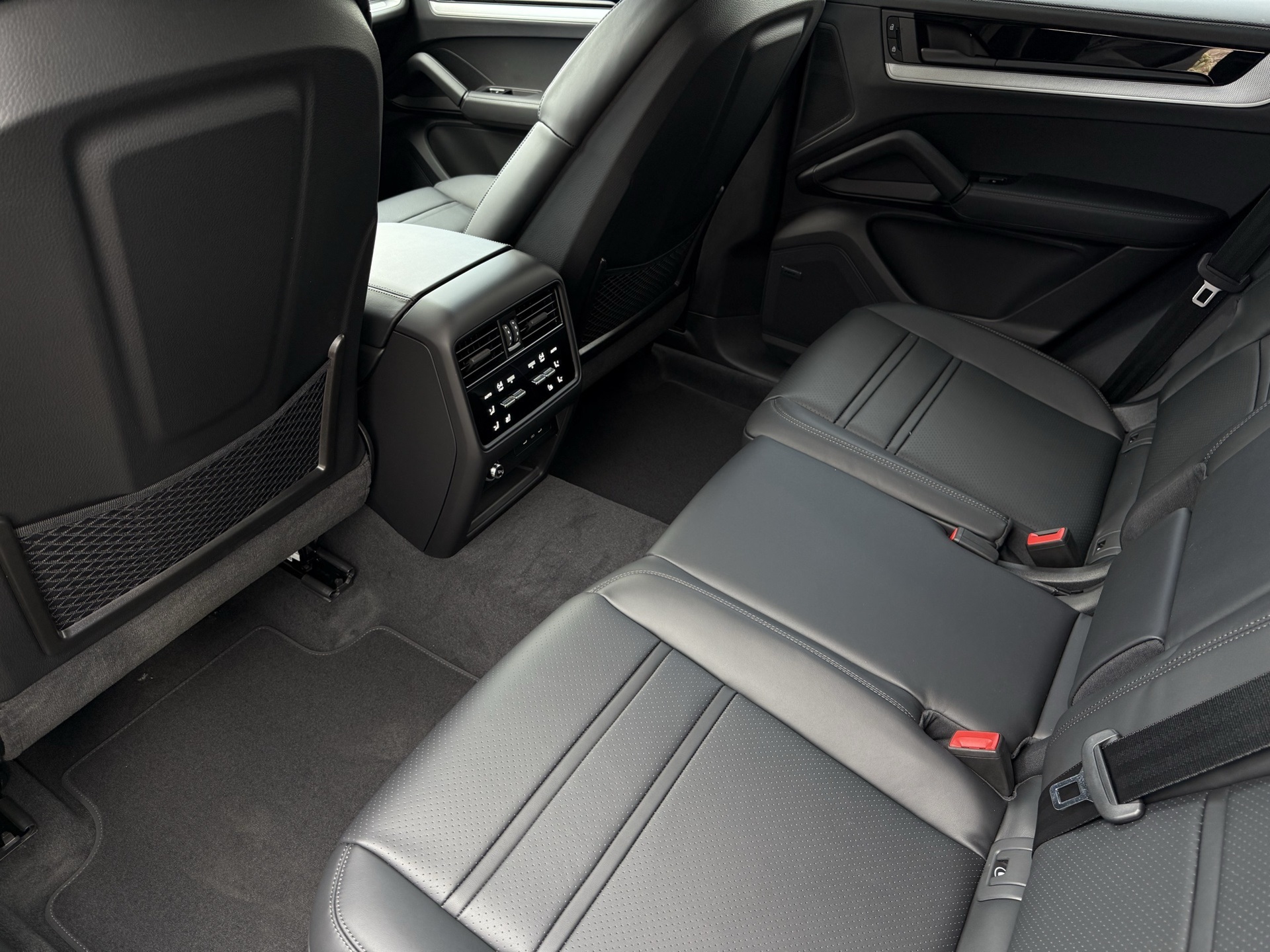 2025 Porsche Cayenne E-Hybrid S photo 27