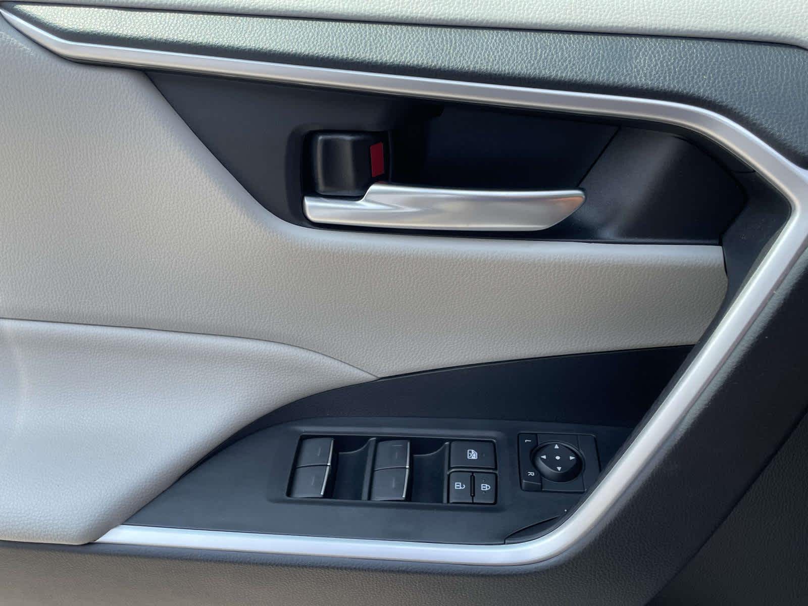 2024 Toyota RAV4 Hybrid XLE photo 21