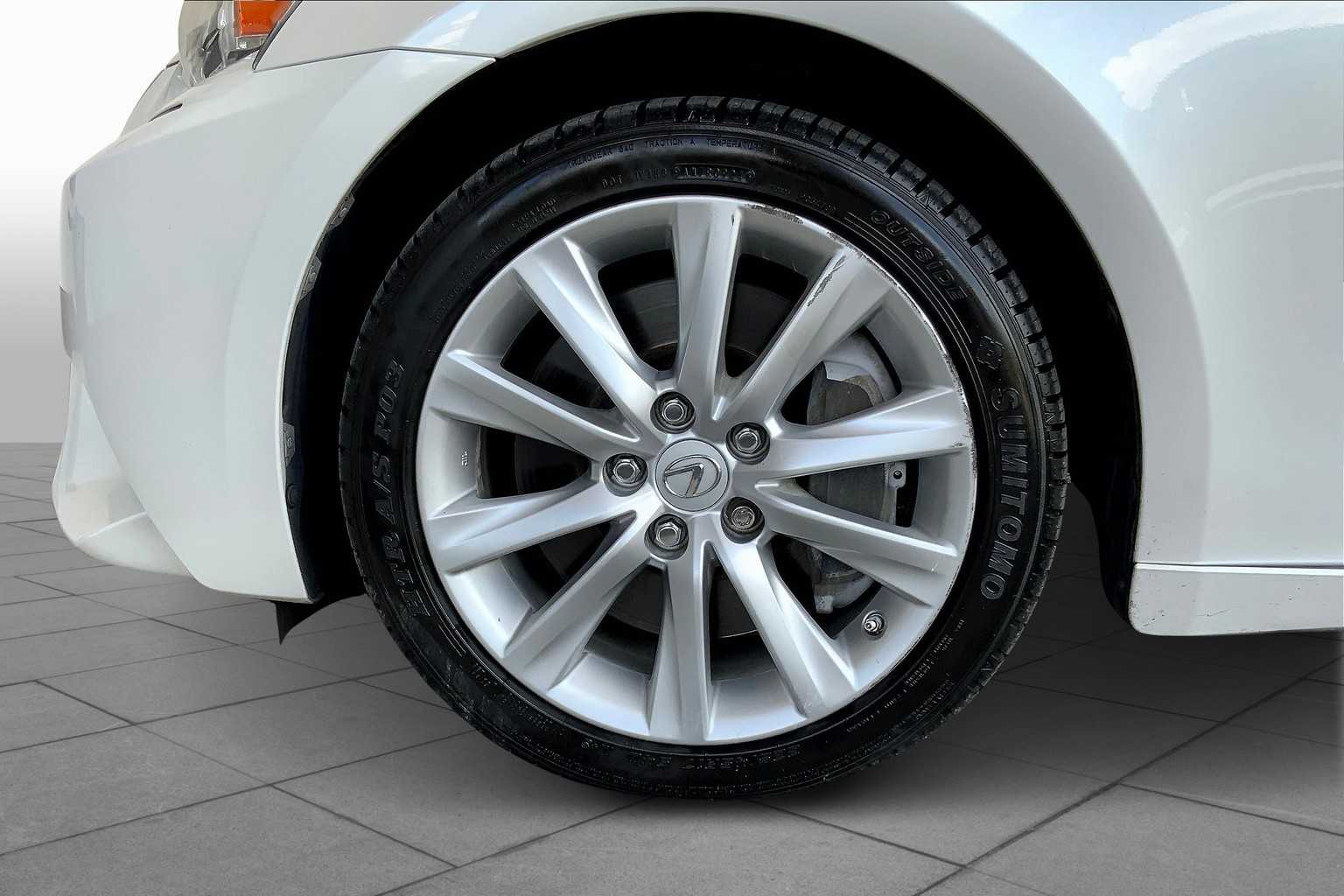 2016 Lexus IS 200t photo 8