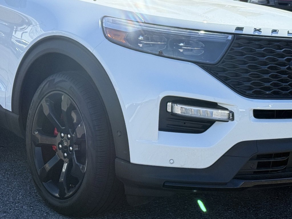 2022 Ford Explorer ST photo 2
