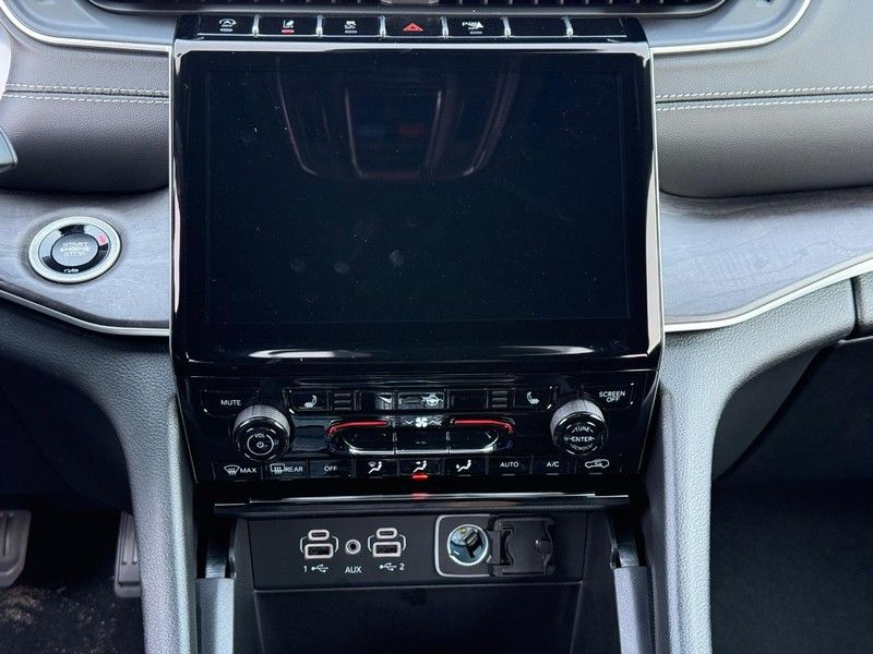 2025 Jeep Grand Cherokee Limited photo 7