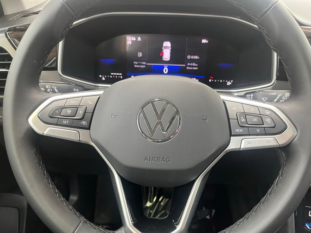 2025 Volkswagen Taos SE photo 18