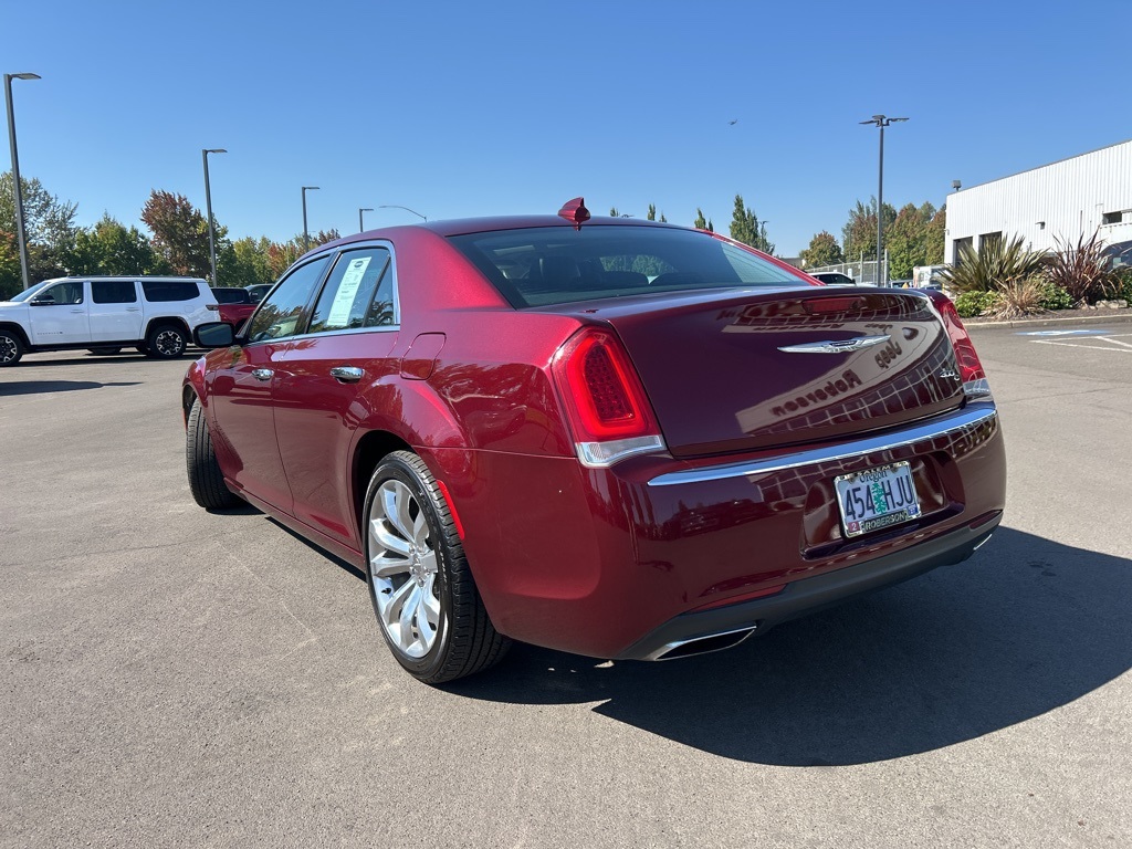 2017 Chrysler 300 C photo 3