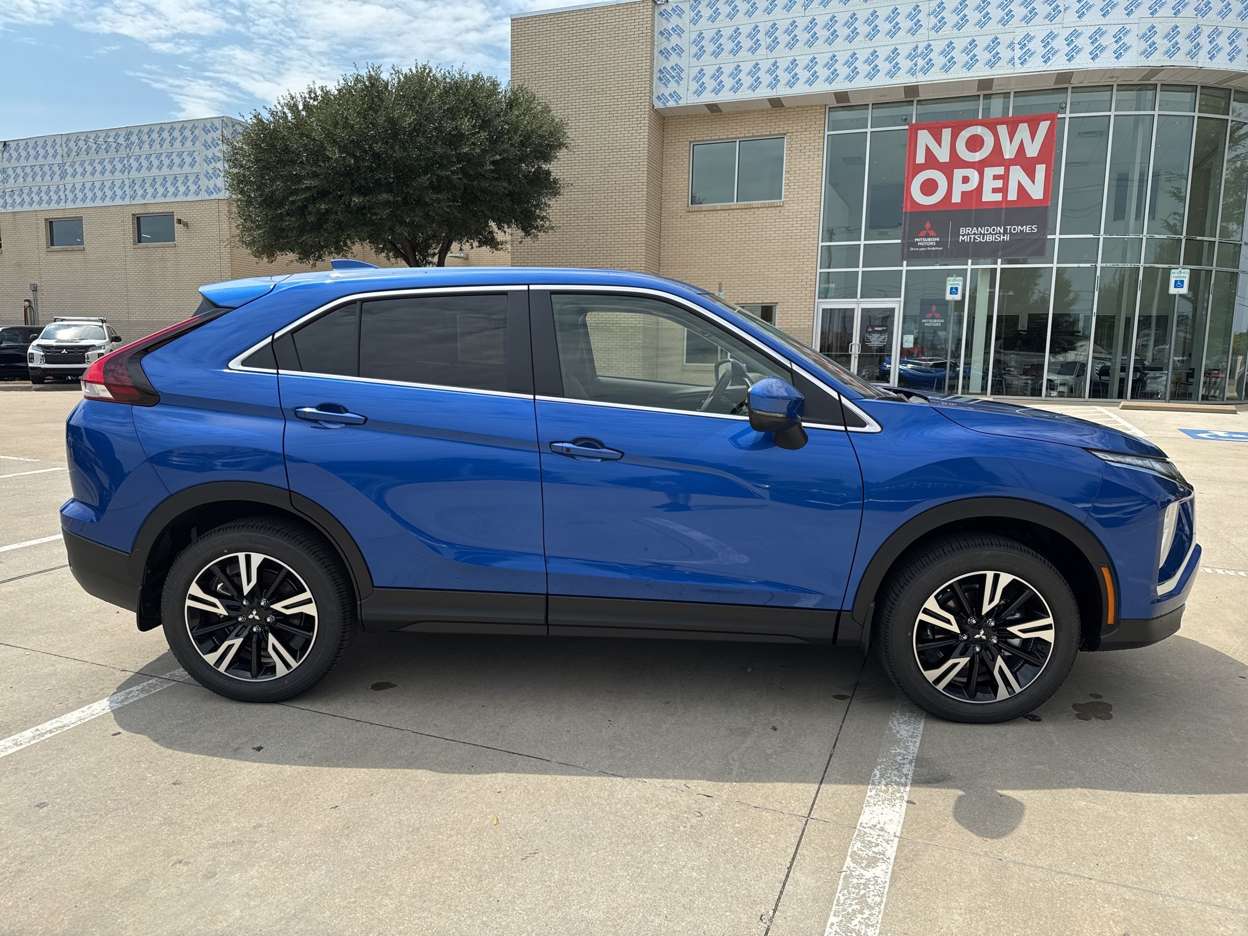 2026 Mitsubishi Eclipse SE photo 2