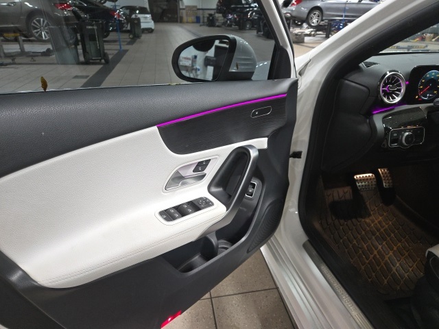 2022 Mercedes Benz A 220 photo 3