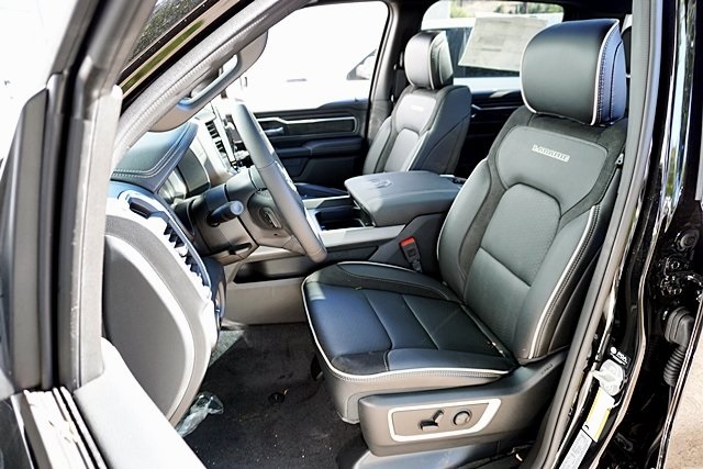 New 2026 Diamond Black Crystal Pearl-Coat Exterior Paint RAM Laramie image 20