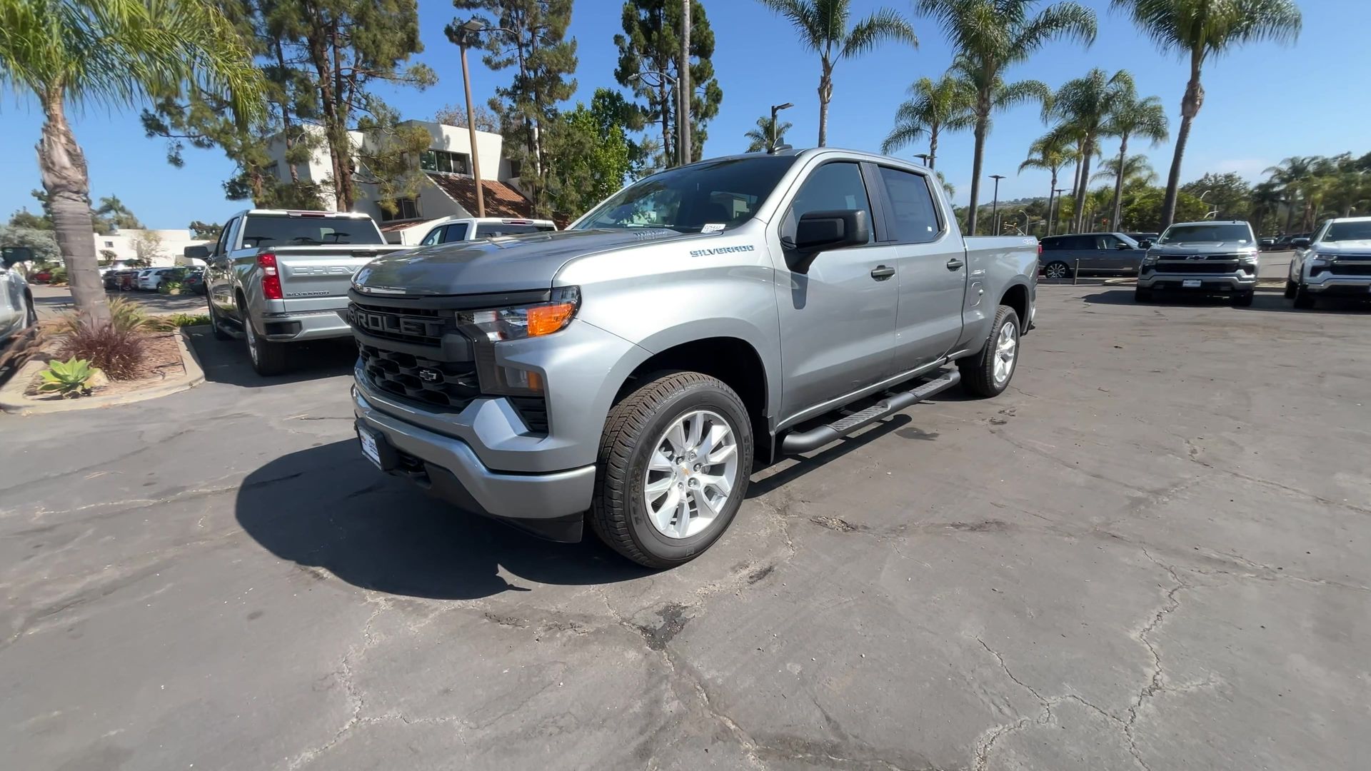 2025 Chevrolet Silverado 1500 Custom photo 4