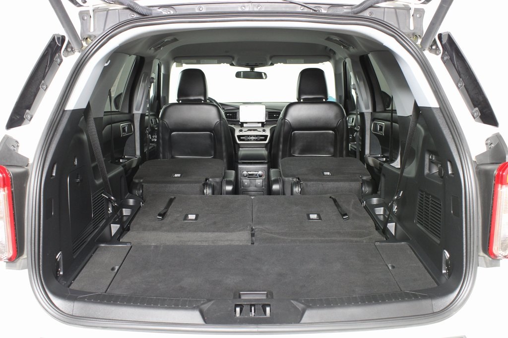 2023 Ford Explorer XLT photo 3