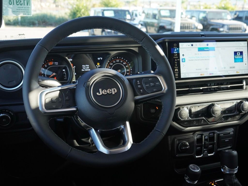 New 2026 Bright White Clear-Coat Exterior Paint Jeep Sahara image 27