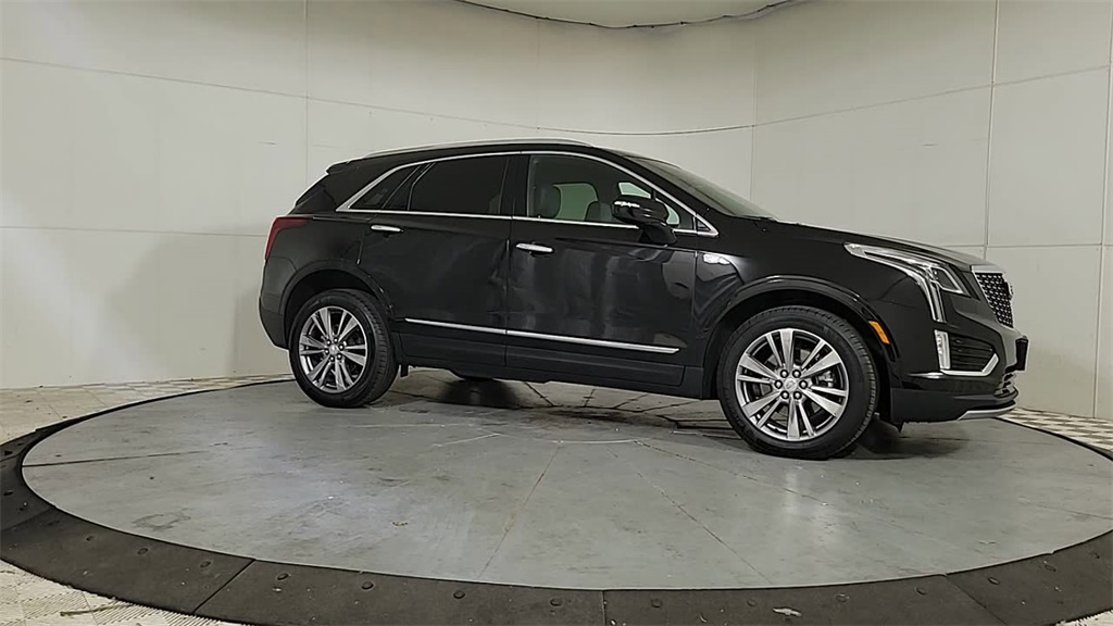 2025 CADILLAC XT5 - Image 8