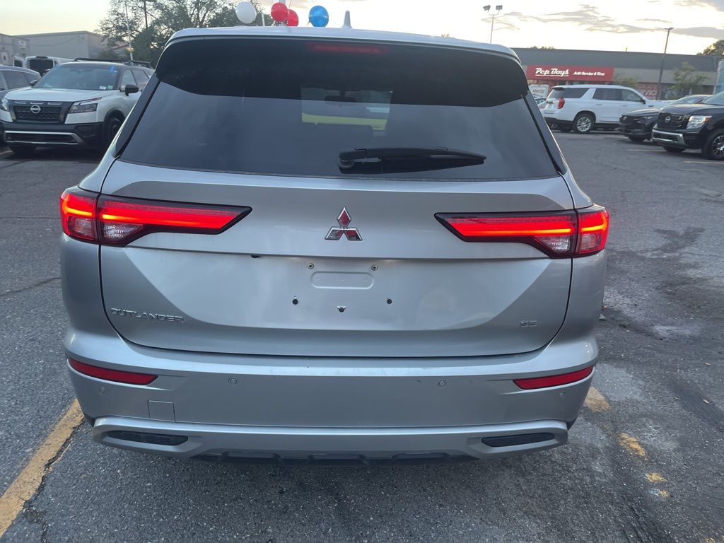2024 Mitsubishi Outlander SE photo 4
