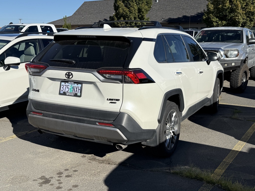 2022 Toyota RAV4 Limited photo 4