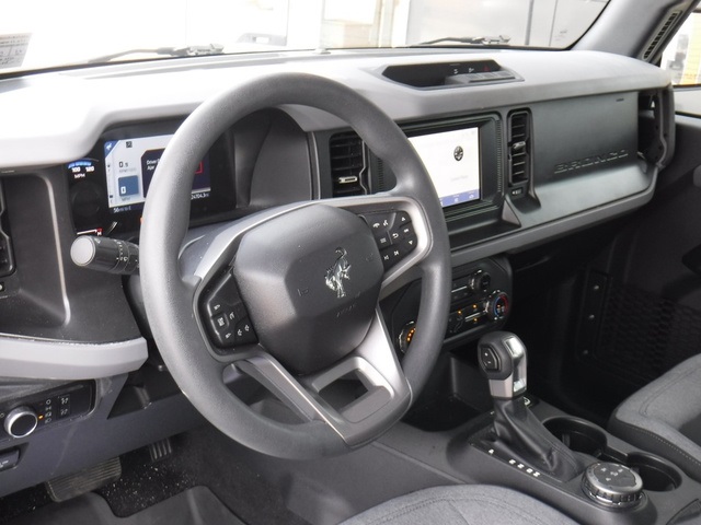 2023 Ford Bronco Base photo 13