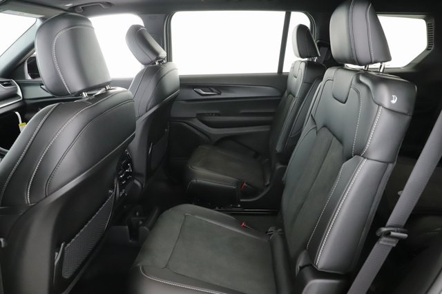 2025 Jeep Grand Cherokee Altitude photo 27