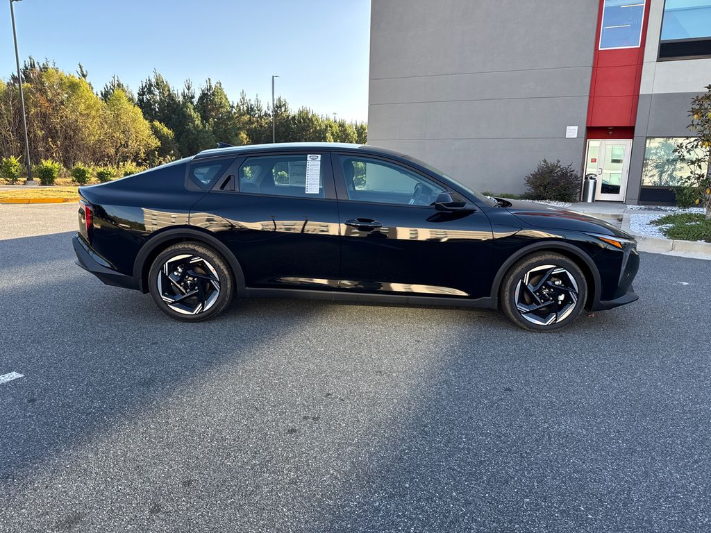 2025 Kia K4 EX photo 2