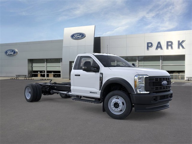 2025 Ford F-550 photo 7