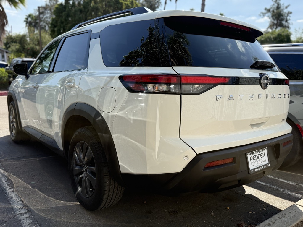 2023 Nissan Pathfinder SV photo 2