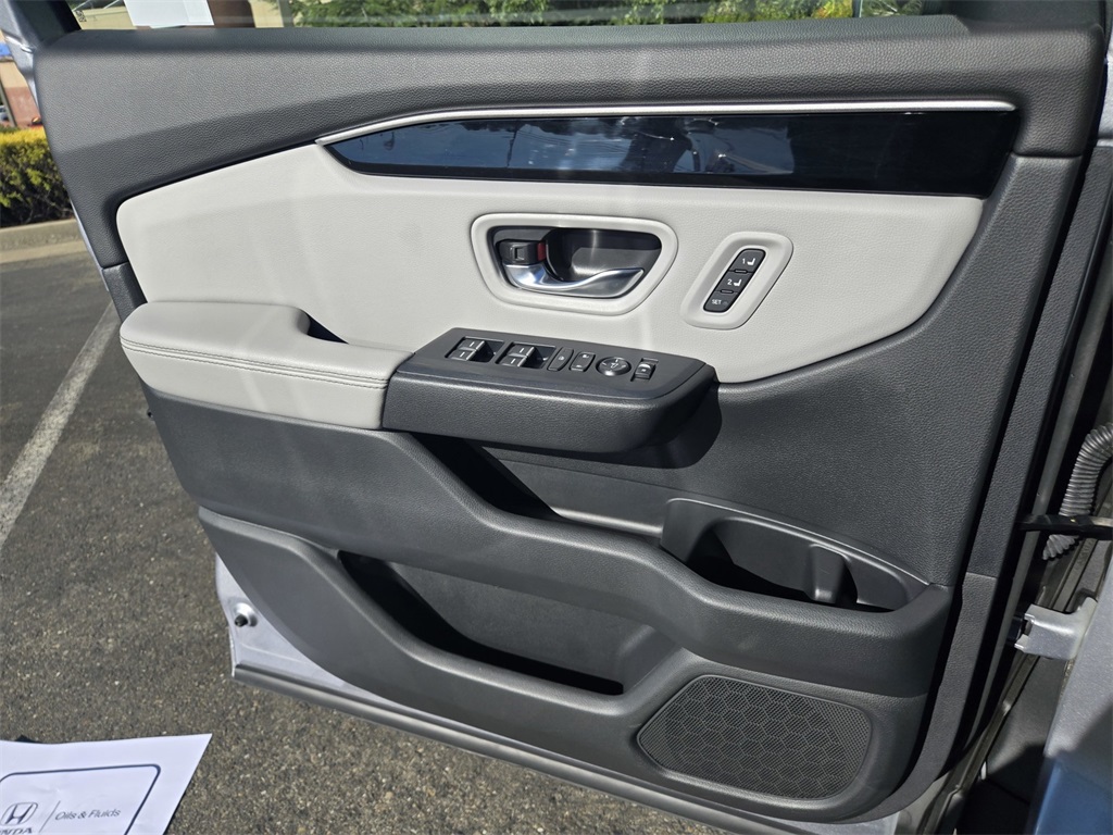 2024 Honda Pilot Touring photo 16