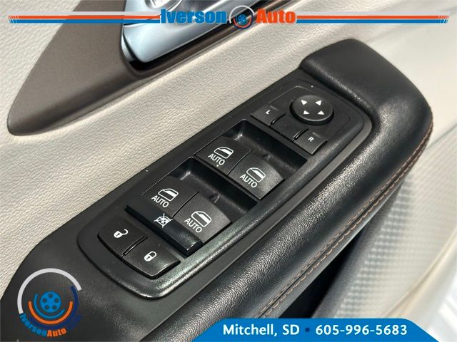 2017 Chrysler Pacifica Touring Plus photo 11