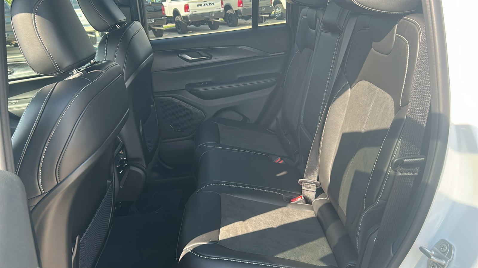 2025 Jeep Grand Cherokee Altitude X photo 18