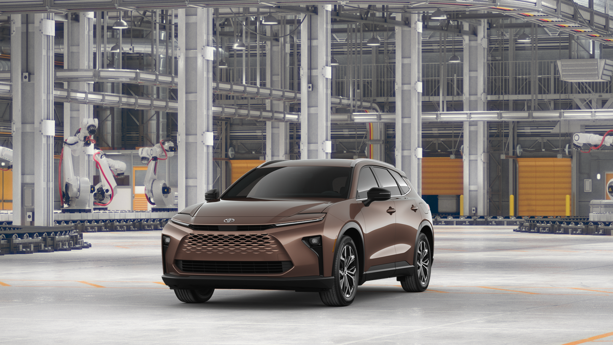 2025 Toyota Crown Signia XLE's photo