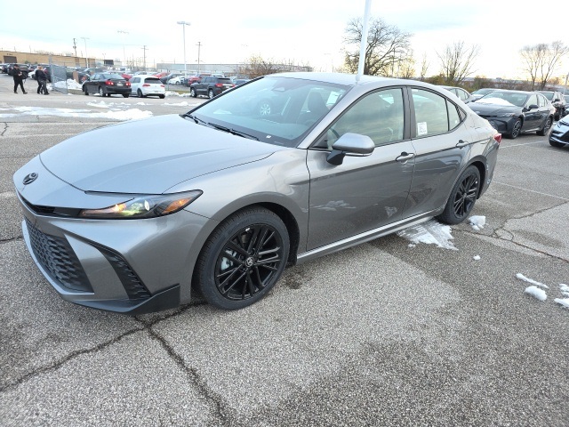 2026 Toyota Camry SE photo 3