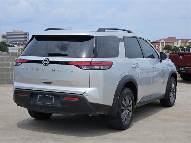 2024 Nissan Pathfinder SV photo 2