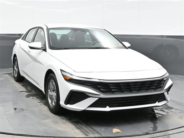 2025 Hyundai Elantra SE photo 4