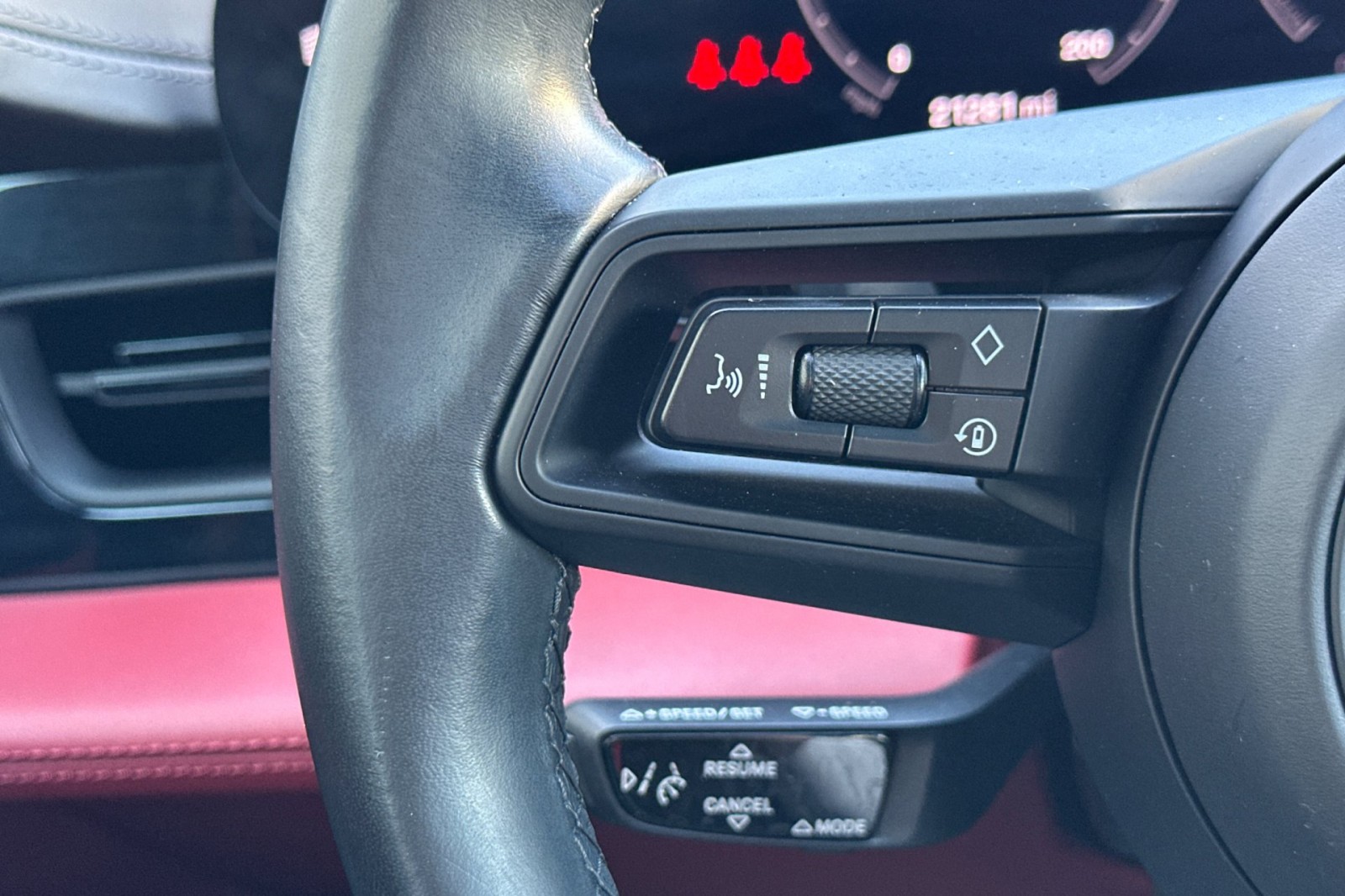 2023 Porsche Taycan photo 29