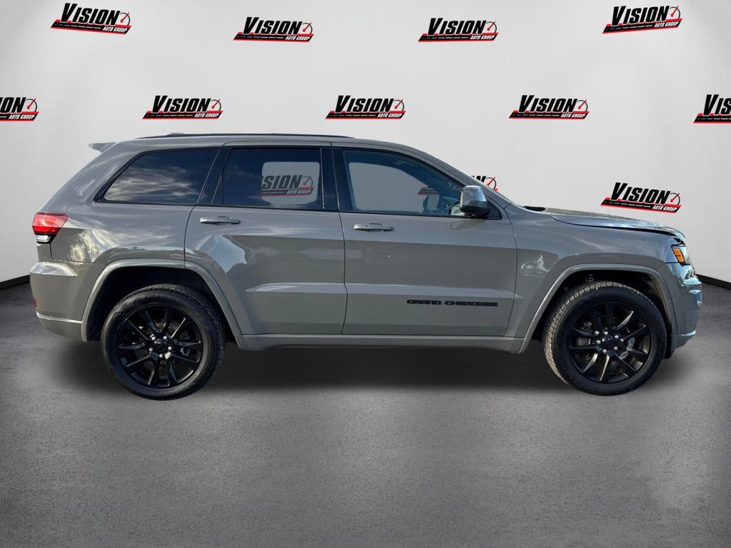2019 Jeep Grand Cherokee Altitude photo 4