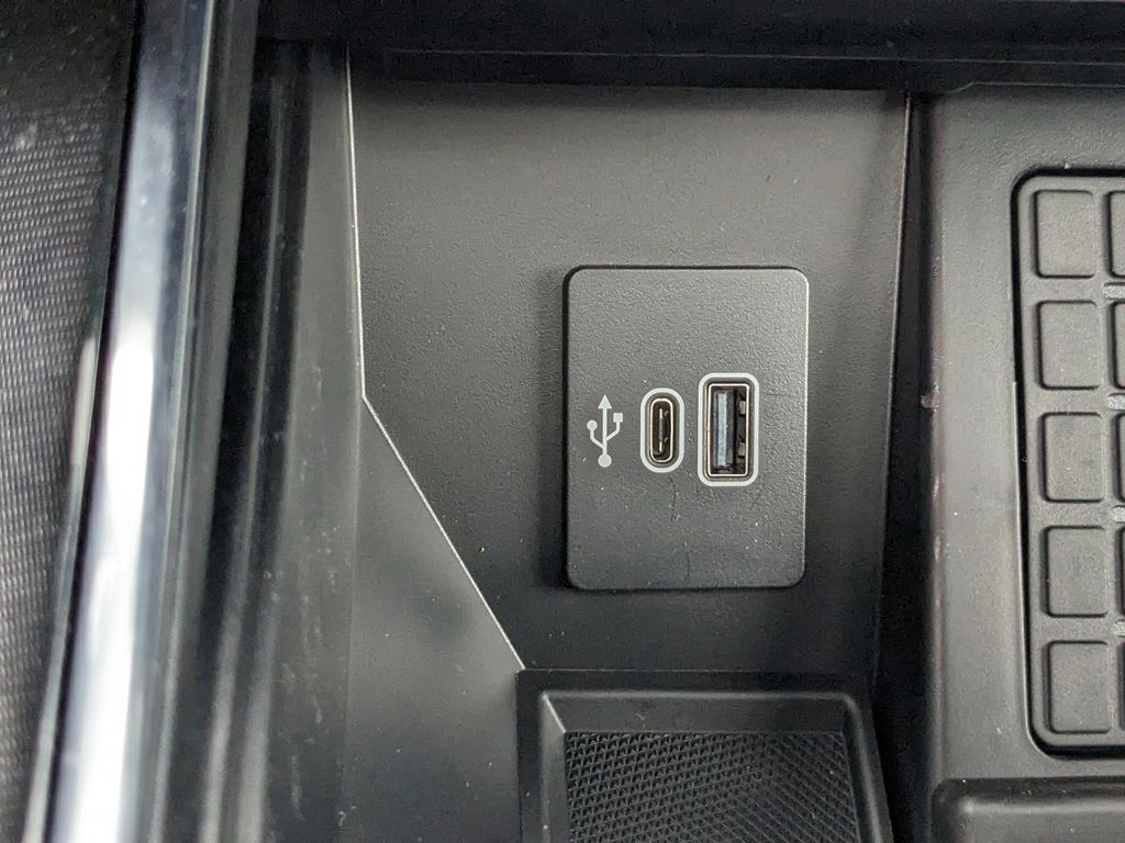2025 Ford F-150 Lightning Platinum photo 25