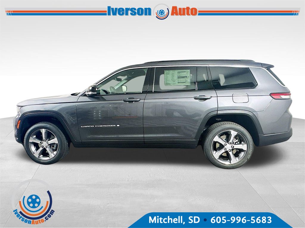 2025 Jeep Grand Cherokee Limited photo 3