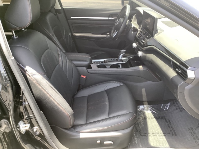 2023 Nissan Altima SR photo 9
