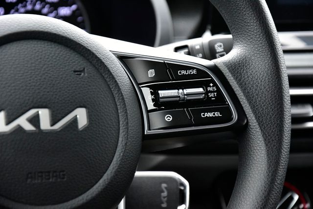 2023 Kia Seltos LX photo 16