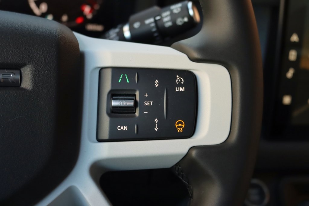 2025 Land Rover Defender 110 S photo 13