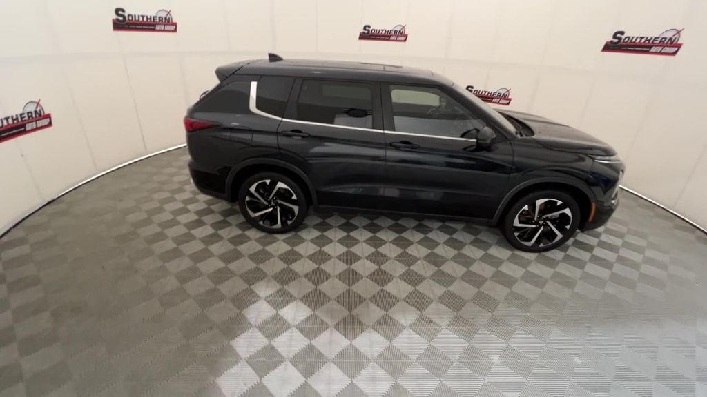 2022 Mitsubishi Outlander SE photo 9