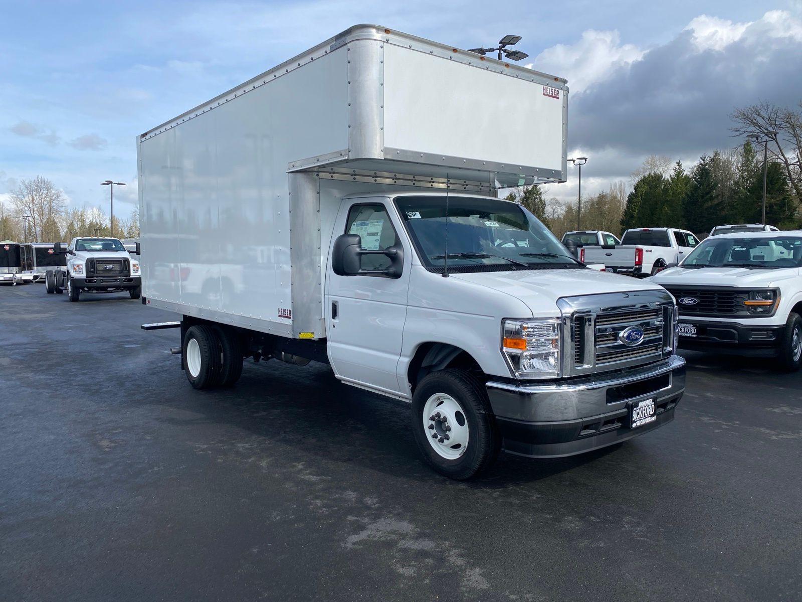 2025 Ford E-450 photo 3