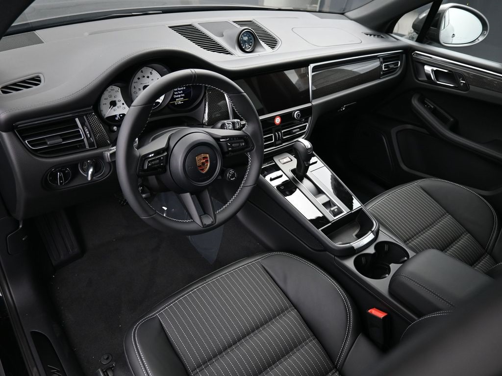 2026 Porsche Macan T photo 3