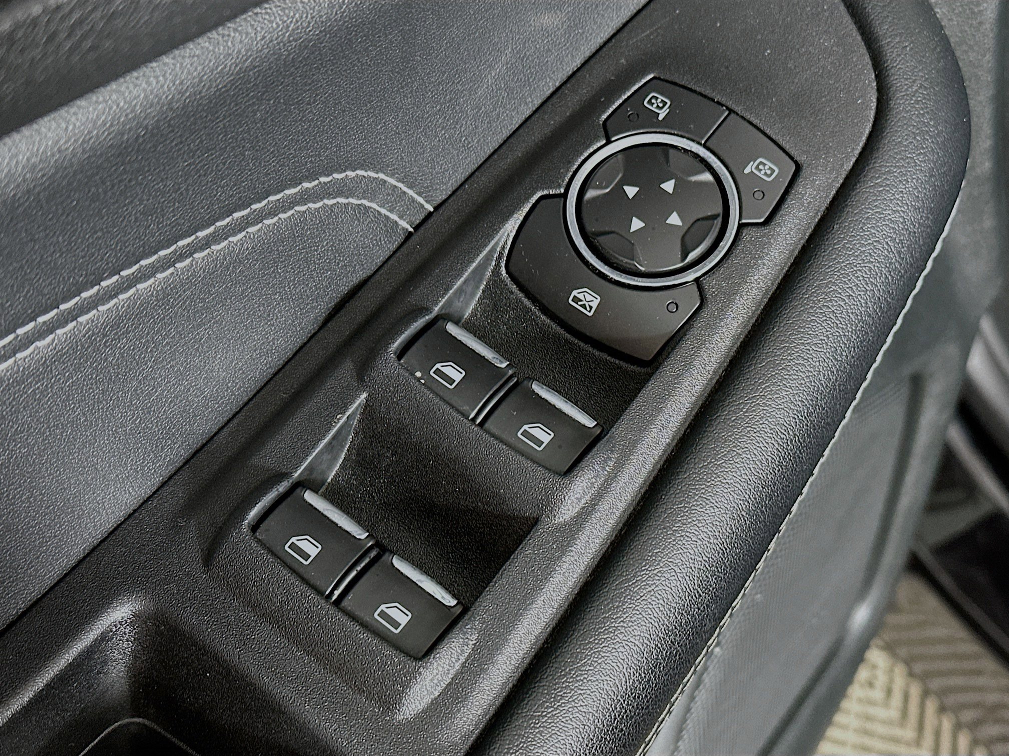 2022 Ford Edge Titanium photo 17