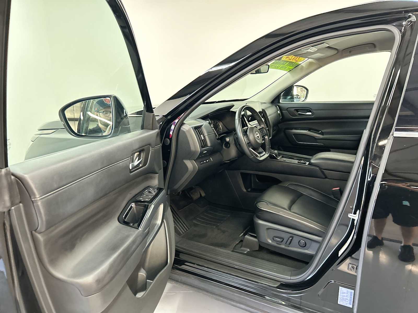 2024 Nissan Pathfinder SL photo 12