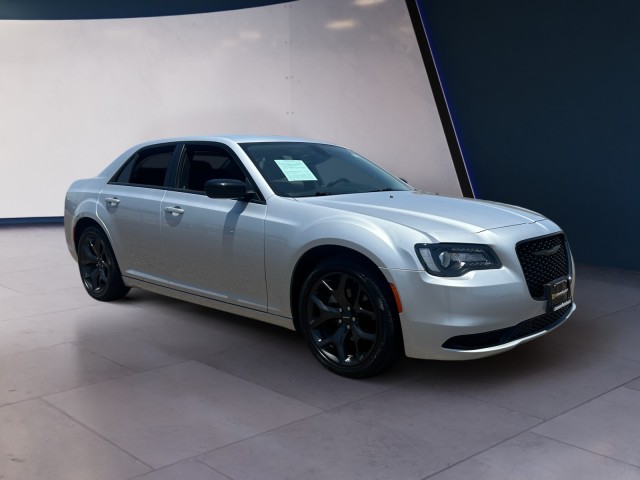2023 Chrysler 300 Touring photo 7