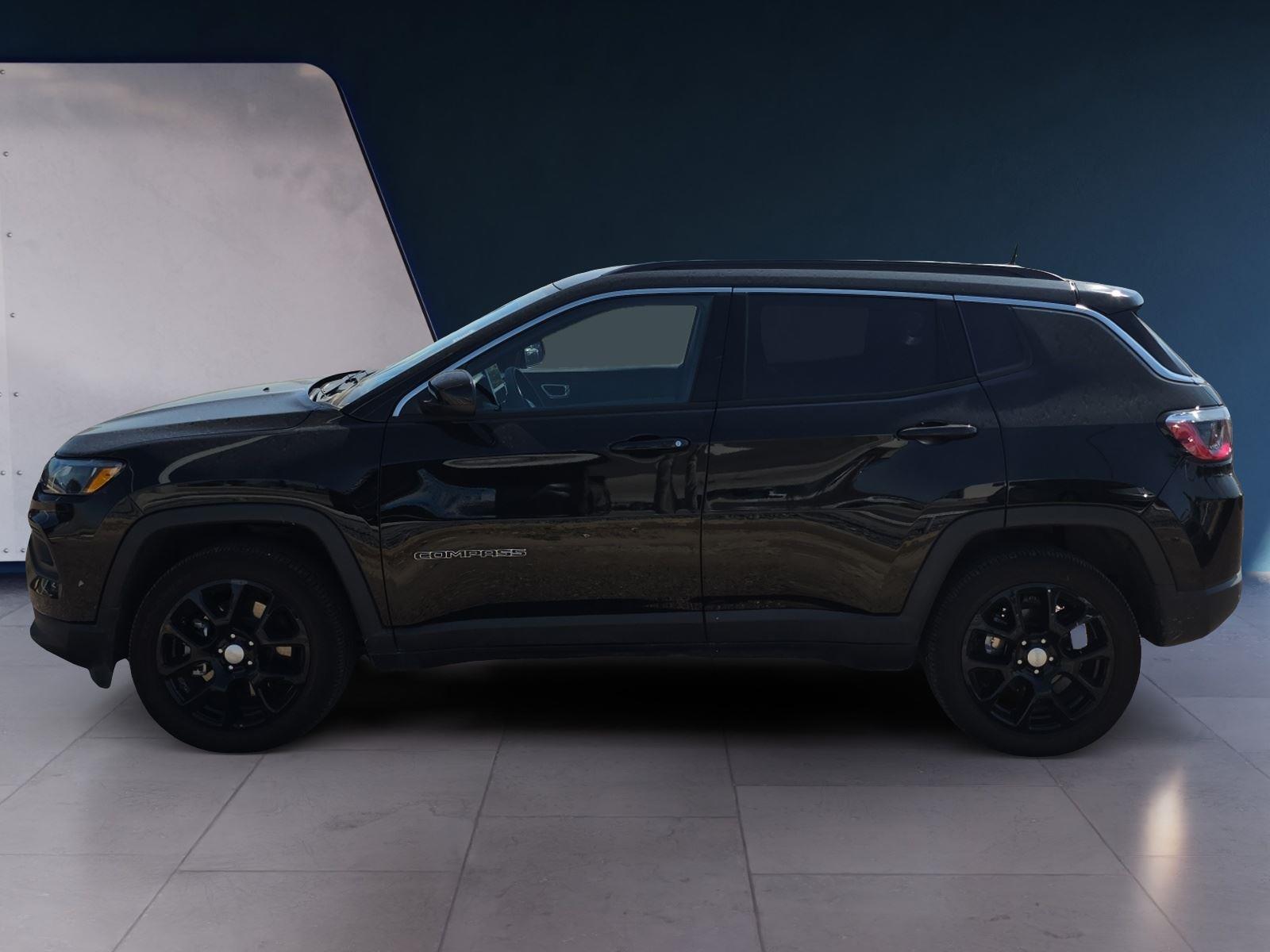 2024 Jeep Compass Latitude Lux photo 2