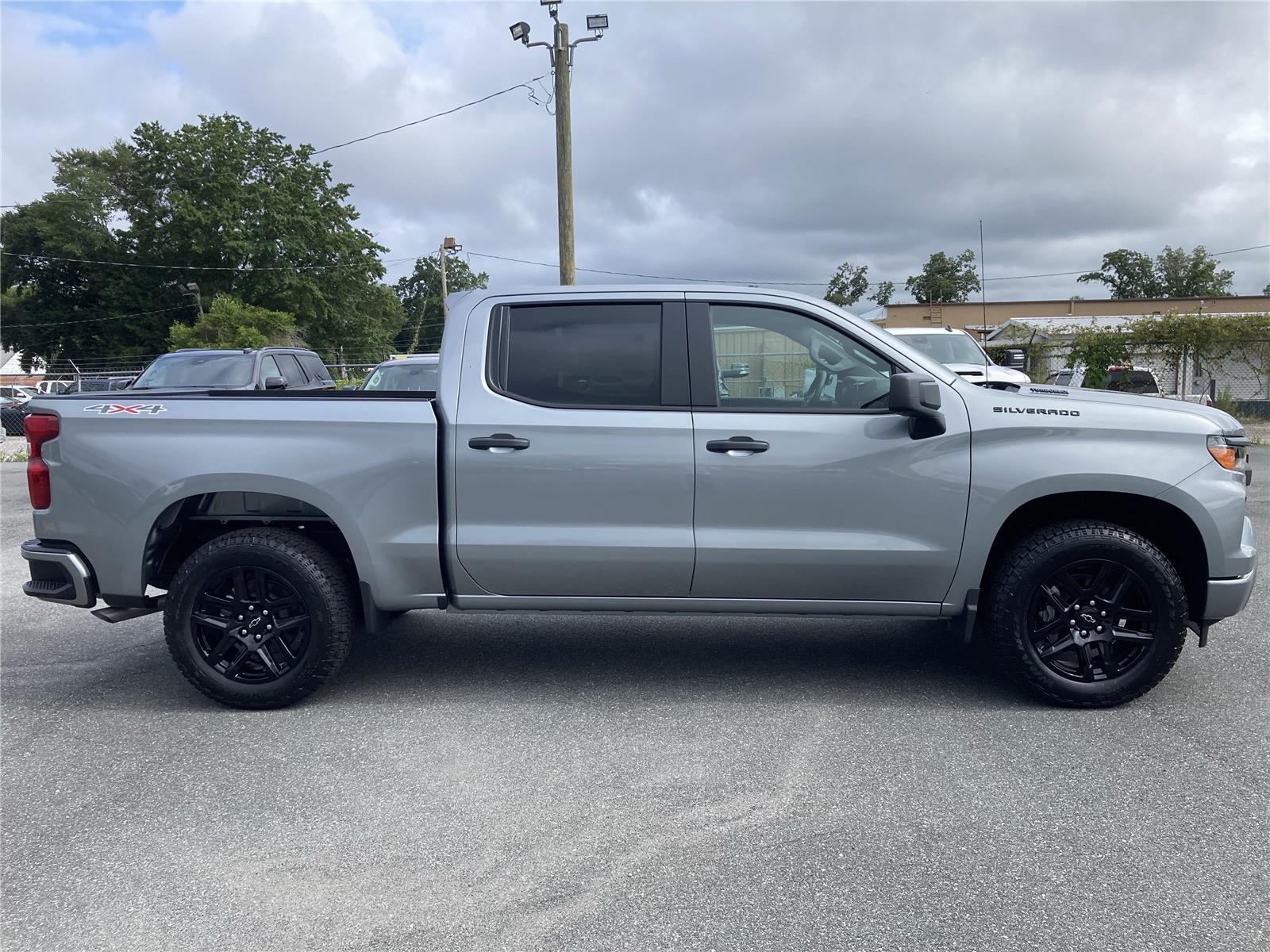 2026 Chevrolet Silverado 1500 Custom photo 4