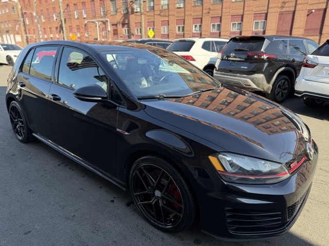 2017 Volkswagen Golf GTI SE photo 3