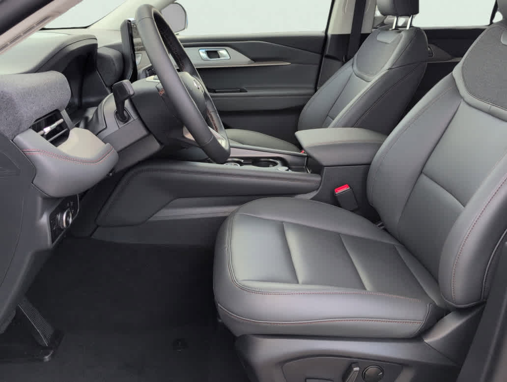 2025 Ford Explorer photo 8