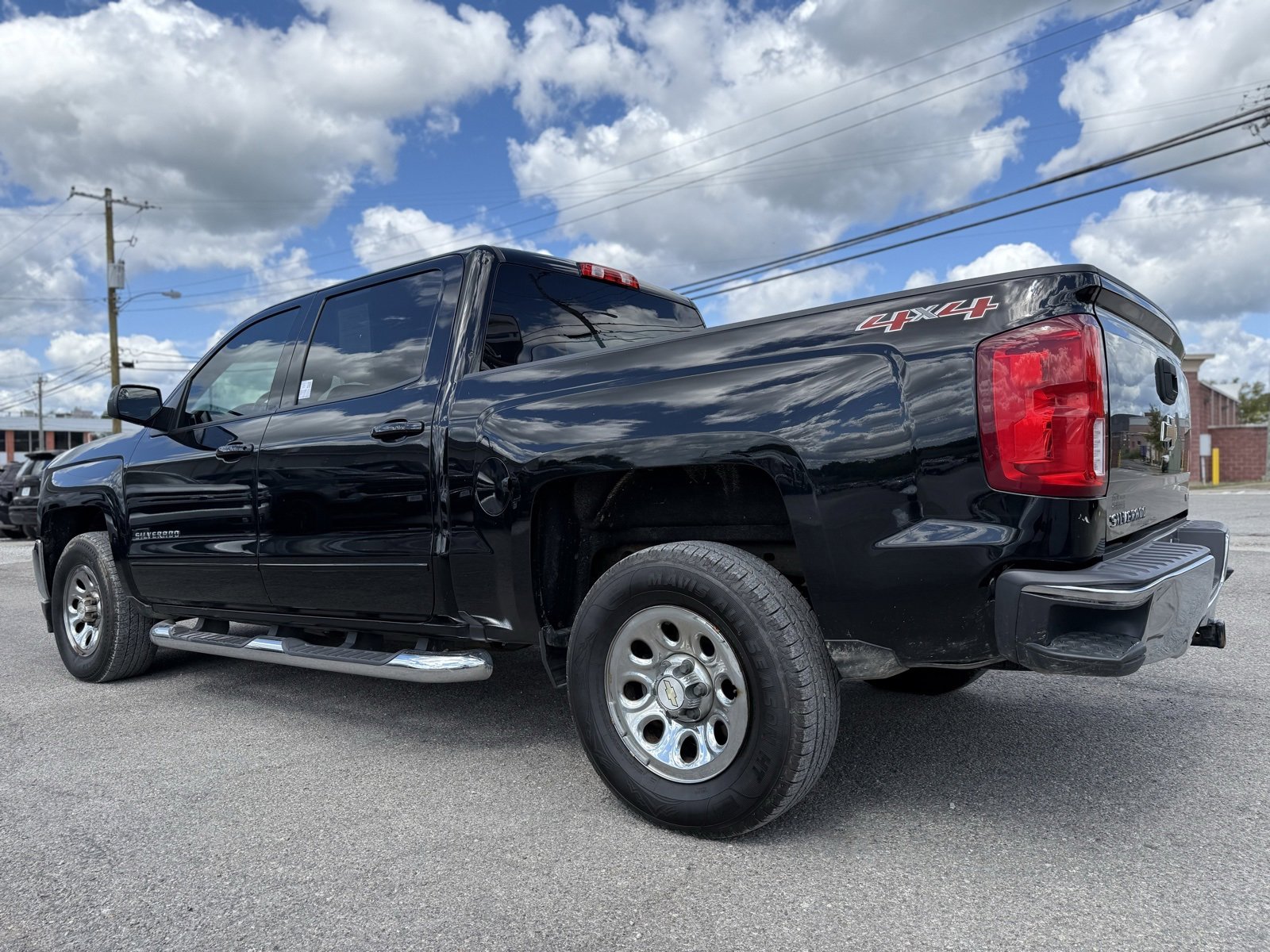 2017 Chevrolet Silverado 1500 LT photo 2