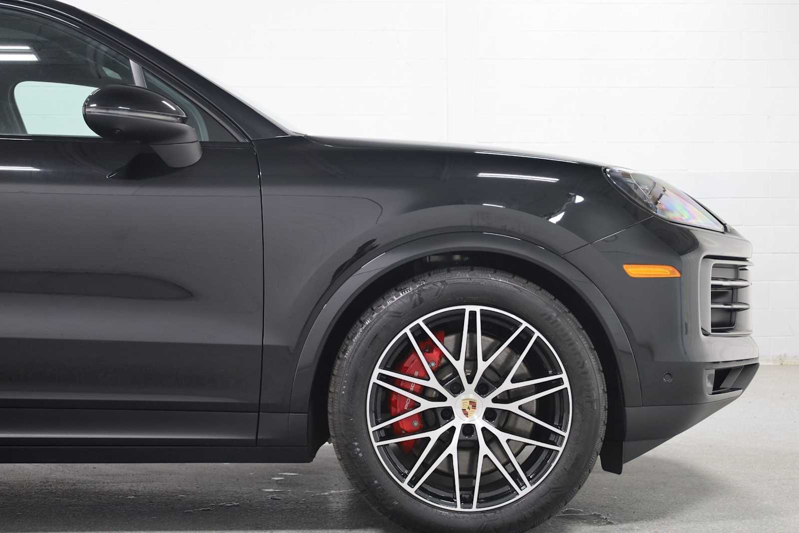 2025 Porsche Cayenne S photo 10